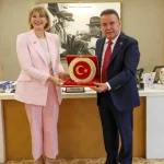 birlesik-krallik-turkiye-buyukelcisi-baskan-muhittin-boceki-ziyaret-etti-5i9BLFZd.webp