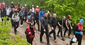 bursa-inegolde-19-mayis-doga-yuruyusu-ile-basladi-y6wTn5Or.webp