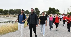 izmir-ciglide-genclik-ataturk-icin-yurudu-GfYKTeb3.webp